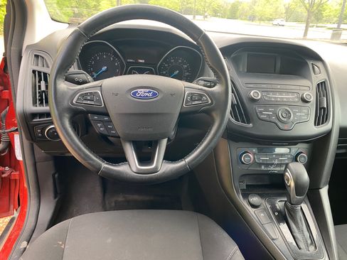 Used 2018 Ford Focus SE Sedan 4D FWD image 11