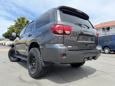 Used 2018 Toyota Sequoia SR5 image 6