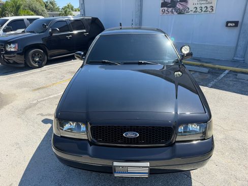 Used 2011 Ford Crown Victoria Police Interceptor RWD image 2