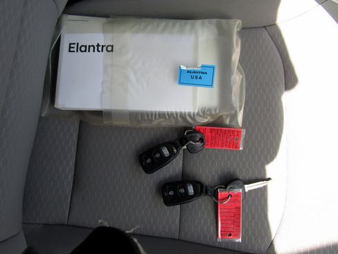 Used 2019 Hyundai Elantra SE image 24