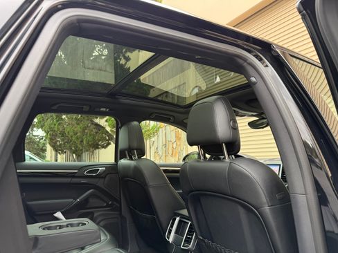 Used 2017 Porsche Cayenne image 22