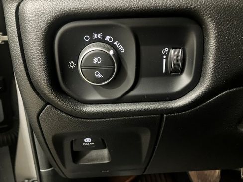 Used 2021 RAM 1500 Big Horn image 16