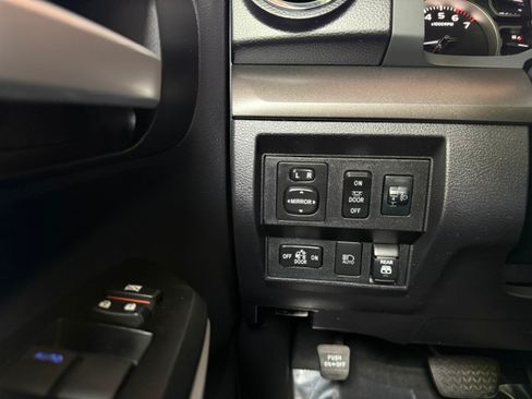 Used 2020 Toyota Tundra 4x4 CrewMax image 16
