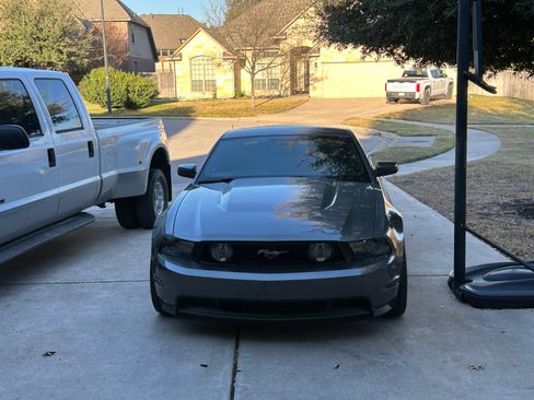 Used 2011 Ford Mustang GT Premium image 2