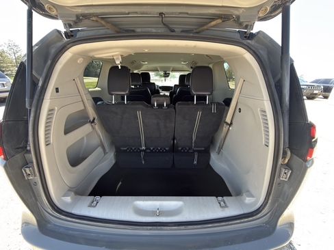 Used 2022 Chrysler Pacifica Touring-L FWD image 14