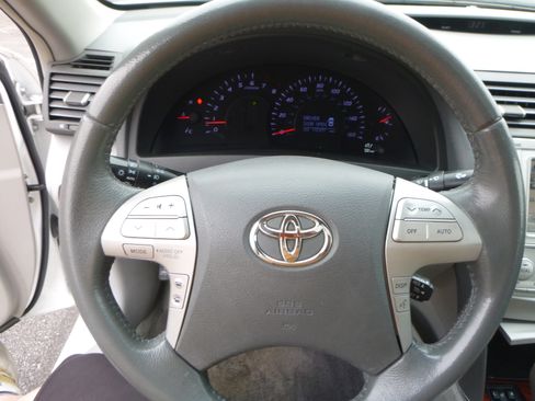 Used 2011 Toyota Camry XLE image 23