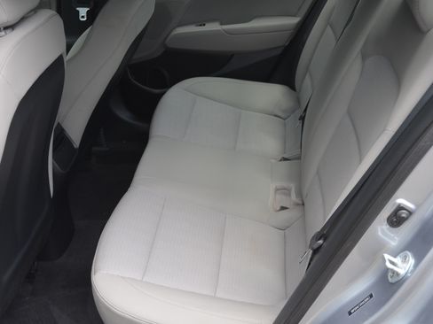 Used 2017 Hyundai Elantra SE FWD image 9