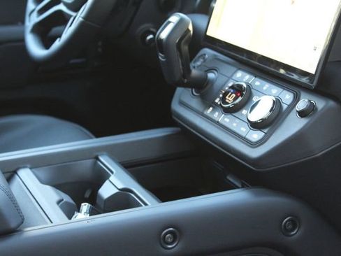 New 2026 Land Rover Defender 110 OCTA image 21