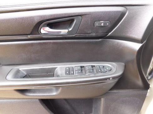 Used 2016 Chevrolet Traverse LT image 11