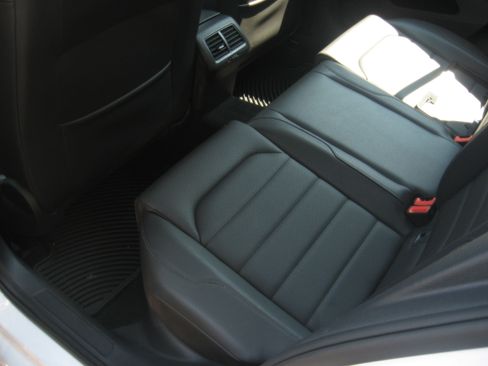 Used 2015 Volkswagen Golf SEL FWD image 7