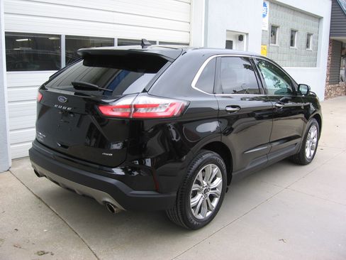 Used 2024 Ford Edge Titanium image 12