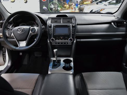 Used 2013 Toyota Camry SE image 21