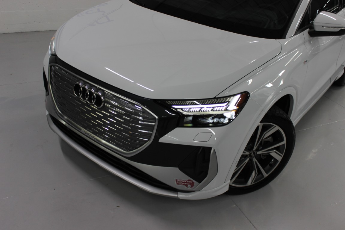 Used 2024 Audi Q4 e-tron quattro Prestige Sportback AWD/4WD image 5