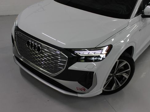 Used 2024 Audi Q4 e-tron quattro Prestige Sportback AWD/4WD image 5