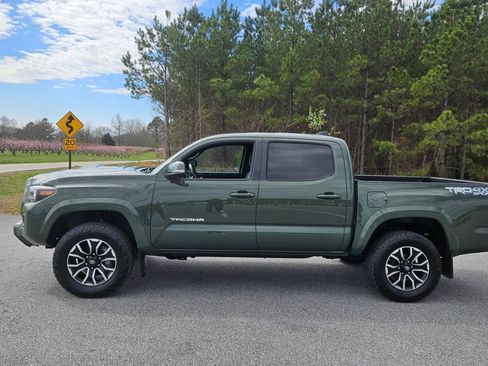 Used 2021 Toyota Tacoma image 2