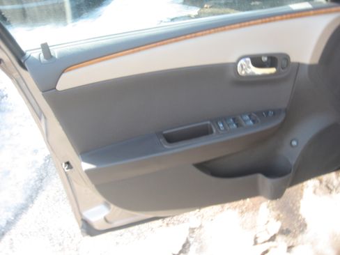 Used 2011 Chevrolet Malibu LT image 8