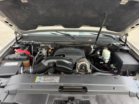 Used 2007 Chevrolet Suburban LT RWD image 17