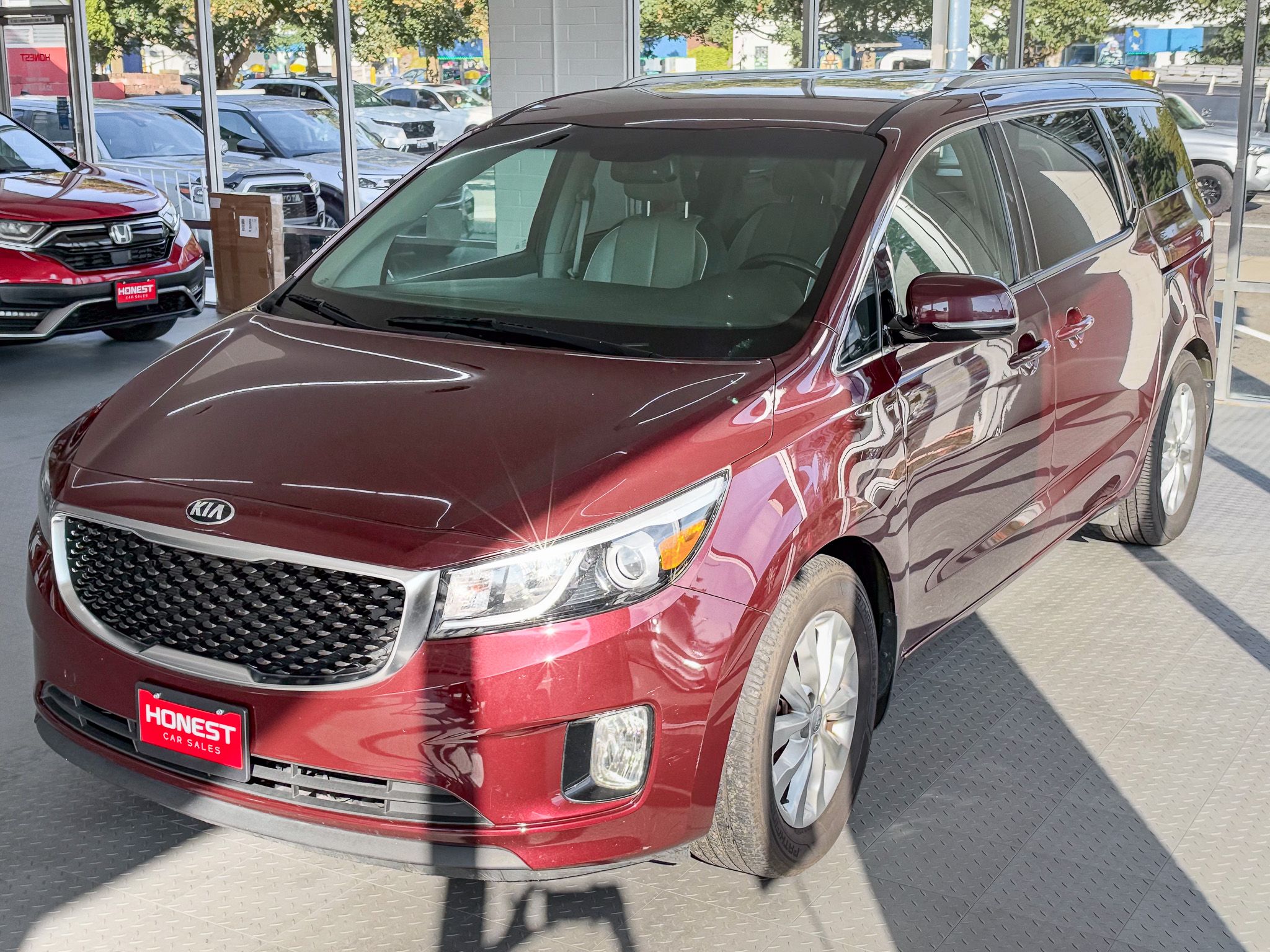 Used 2016 Kia Sedona UNAVAIL FWD image 3