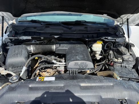 Used 2018 RAM 1500 4x4 Crew Cab ST image 23