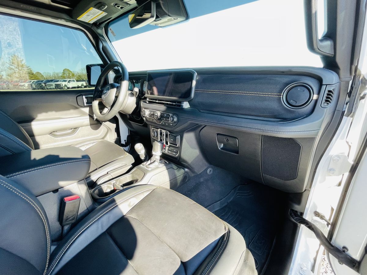 Used 2025 Jeep Wrangler Rubicon 392 AWD/4WD image 17