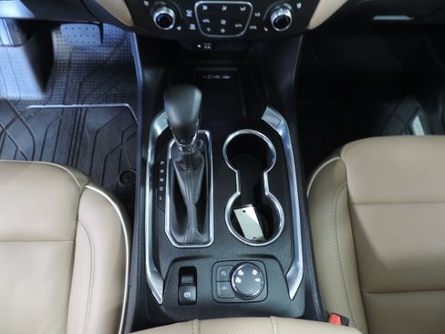 Used 2023 Chevrolet Traverse Premier image 39