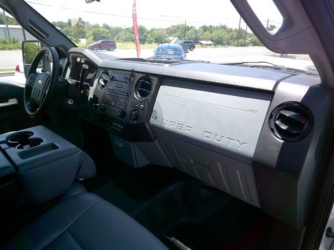 Used 2015 Ford F350 2WD Regular Cab DRW Super Duty image 11