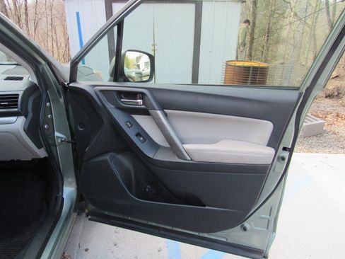Used 2014 Subaru Forester 2.5i Limited image 19