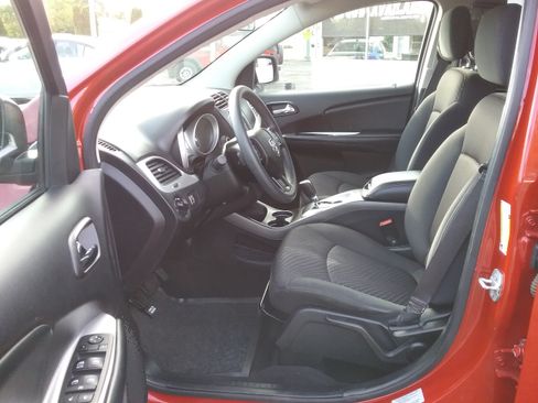 Used 2017 Dodge Journey SE image 2