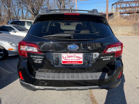 Used 2017 Subaru Outback 2.5i Premium image 2
