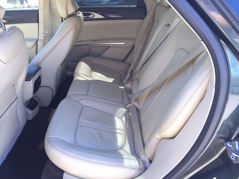 Used 2015 Lincoln MKZ image 8