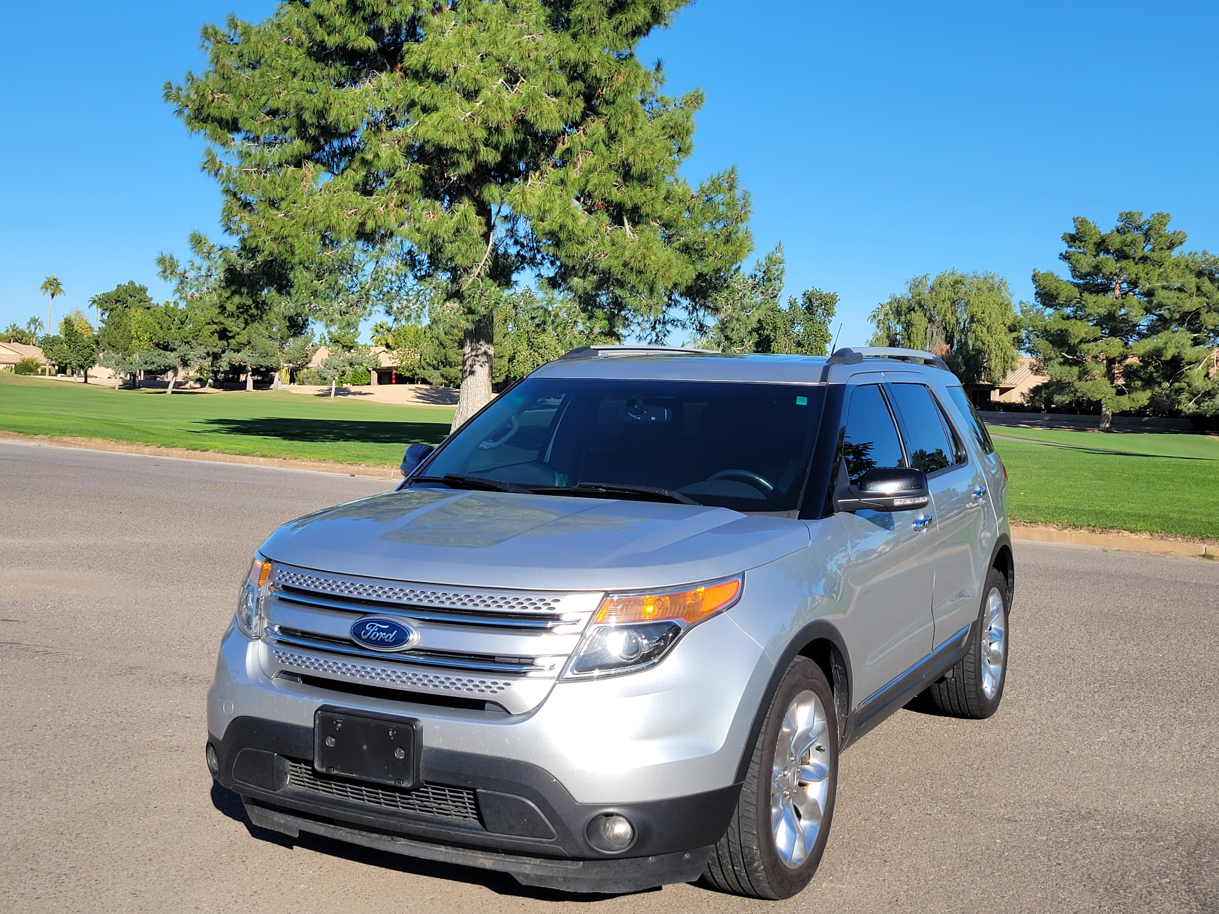 Used 2013 Ford Explorer 4WD XLT image 3