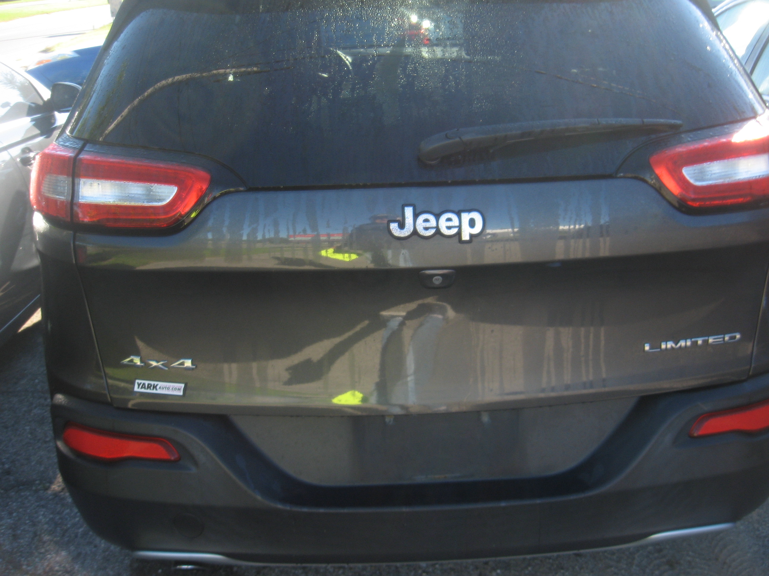 Used 2016 Jeep Cherokee 4WD Limited image 5