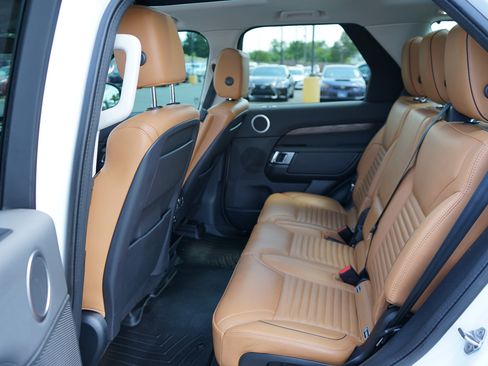 Used 2020 Land Rover Discovery HSE image 24