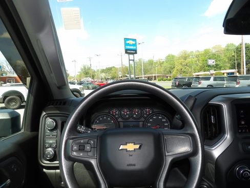Used 2024 Chevrolet Silverado 2500 Custom image 2