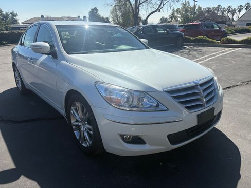 Used 2011 Hyundai Genesis 3.8 image 2