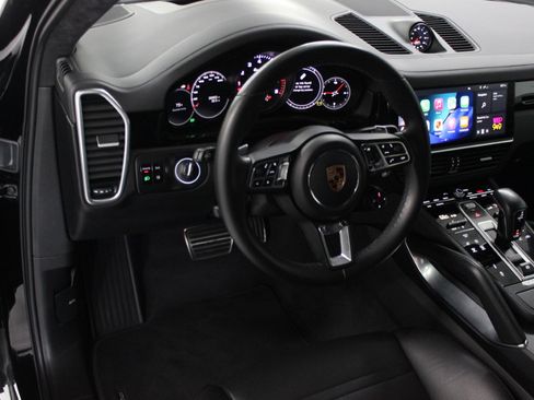 Used 2020 Porsche Cayenne Turbo Coupe AWD/4WD image 16