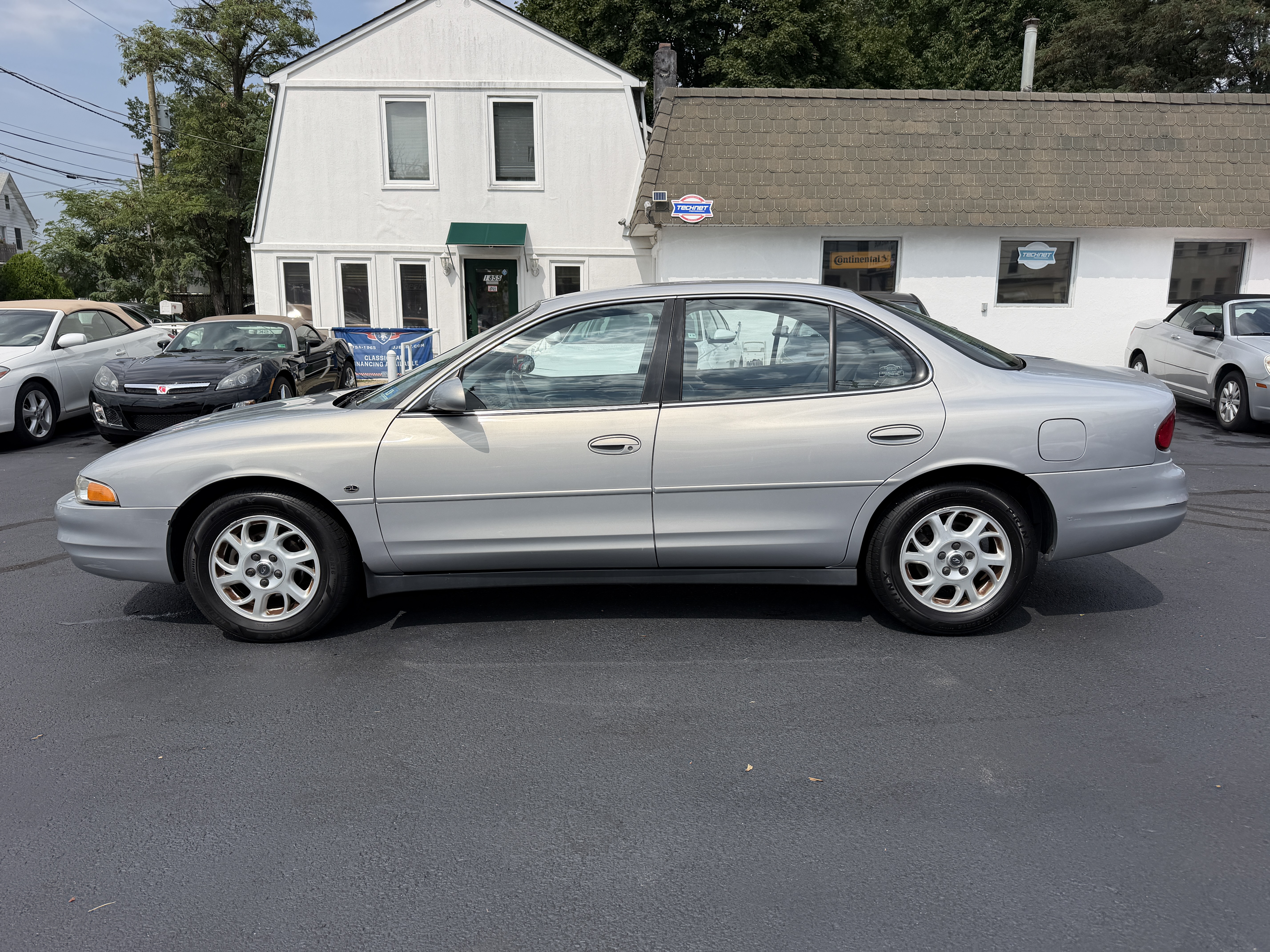 Used 2000 Oldsmobile Intrigue GL FWD image 23