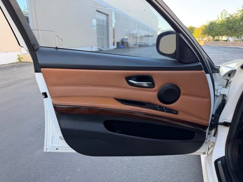 Used 2011 BMW 335i image 14