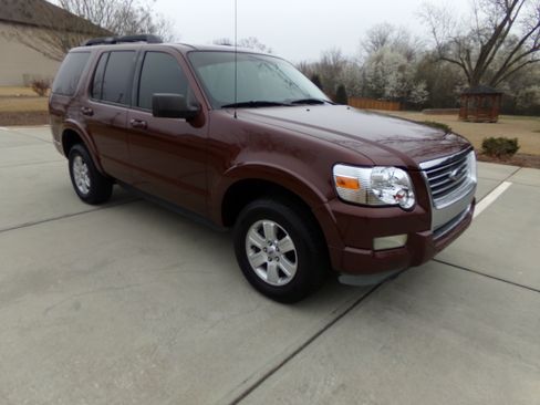Used 2010 Ford Explorer XLT image 7