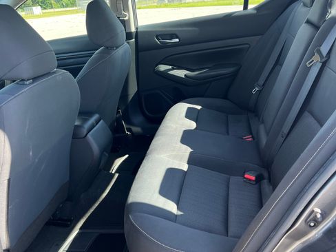 Used 2022 Nissan Altima 2.5 S FWD image 12