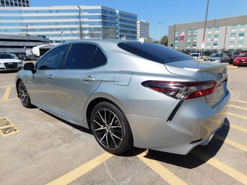 Used 2021 Toyota Camry SE image 5