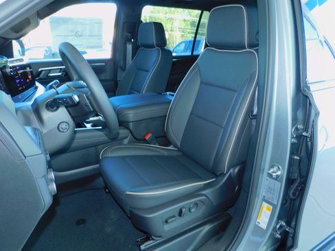 New 2026 Chevrolet Suburban Premier image 16