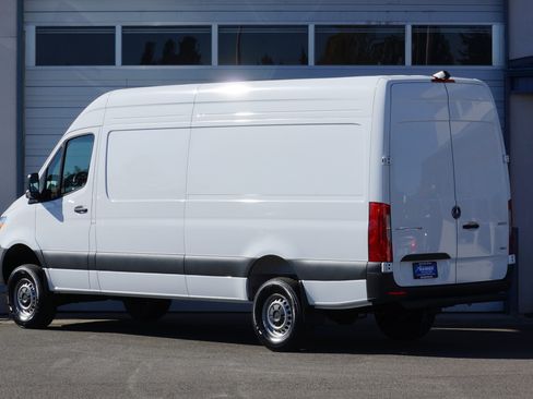 Used 2025 Mercedes-Benz Sprinter 2500 image 6
