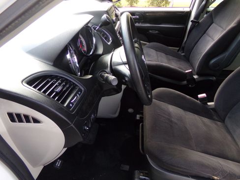 Used 2015 Dodge Grand Caravan SXT image 11