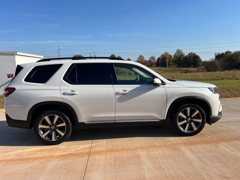 Used 2023 Honda Pilot Touring image 8