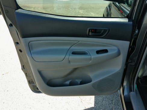 Used 2014 Toyota Tacoma SR5 image 25