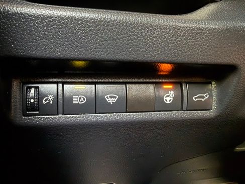 Used 2022 Toyota RAV4 AWD XLE Premium image 16