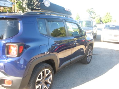 Used 2016 Jeep Renegade Latitude image 4