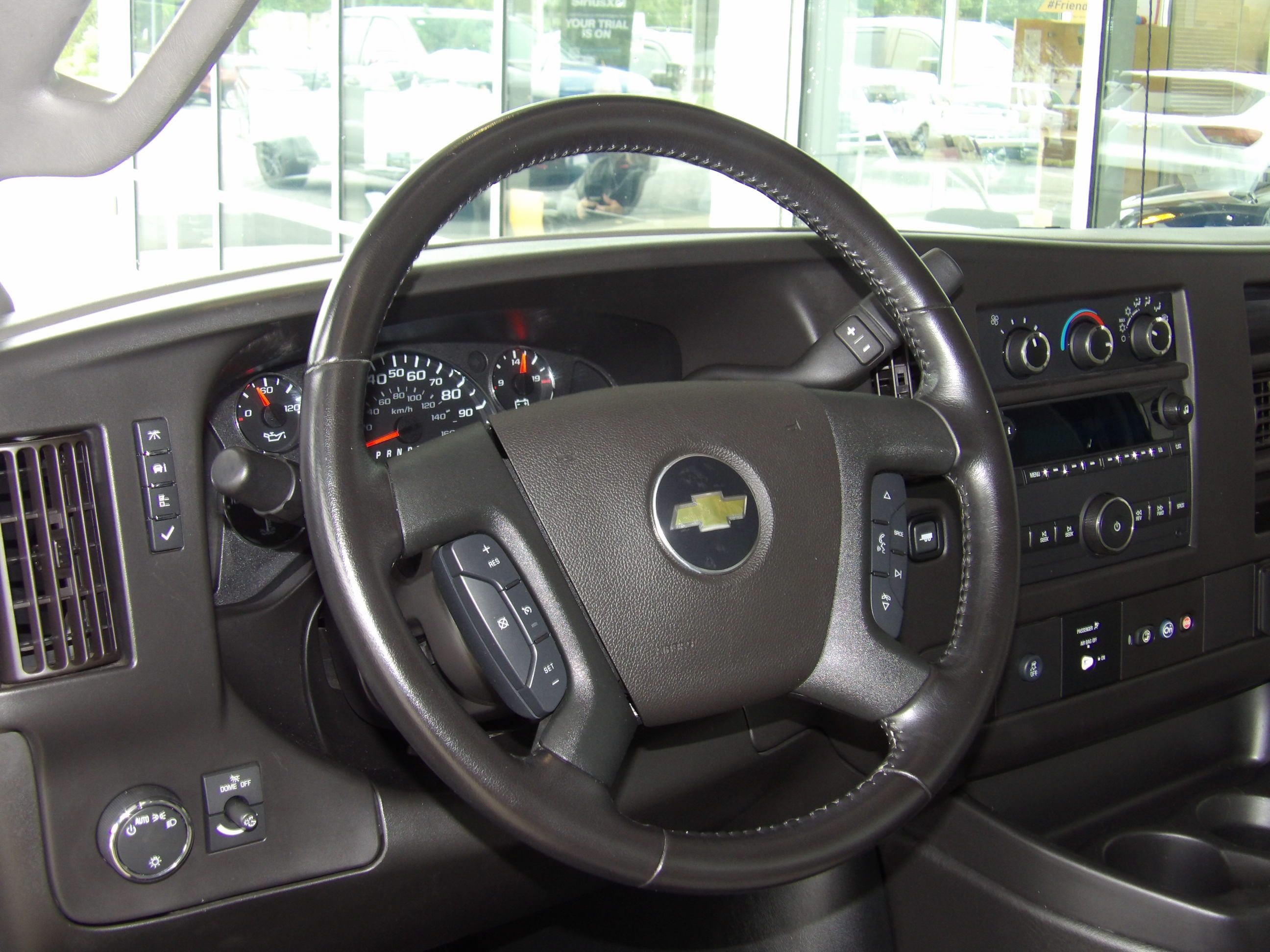 Used 2022 Chevrolet Express 3500 UNAVAIL RWD image 12