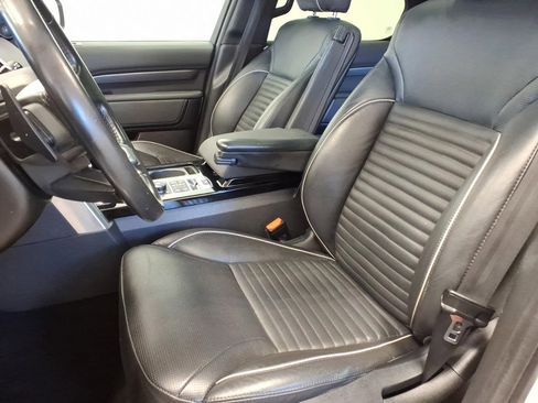 Used 2017 Land Rover Discovery HSE image 17